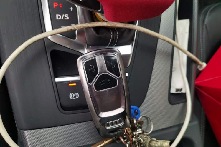 Used Audi Q5L 2023 40T Fashionable and Elegant Version Vehicle Key