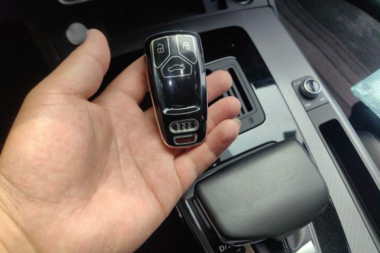 Used Audi Q5L 2023 40T Luxury Dynamic Model Vehicle Key