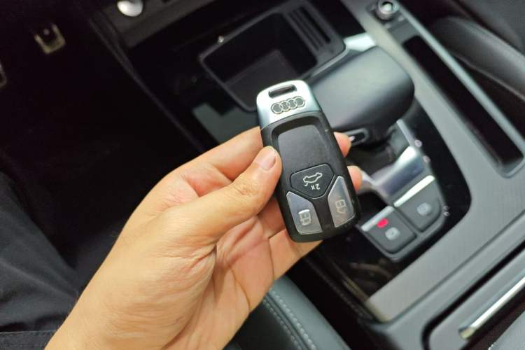 Used Audi Q5L 2023 40T Luxury Dynamic Model Vehicle Key