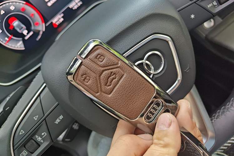 Used Audi Q5L 2023 40T Luxury Dynamic Model Vehicle Key