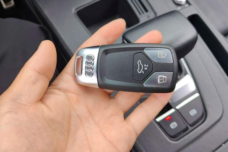Used Audi Q5L 2023 40T Snow Sports Edition Vehicle Key