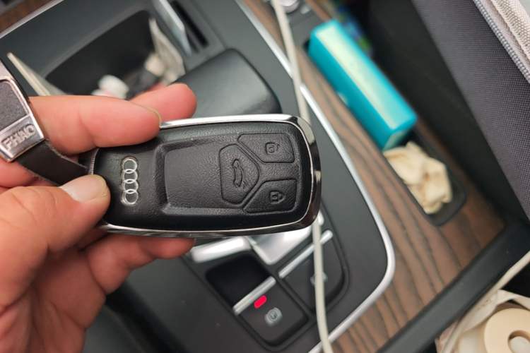 Used Audi Q5L 2023 40T Fashionable and Elegant Version Vehicle Key