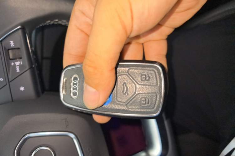 Used Audi Q5L 2023 40T Luxury Dynamic Model Vehicle Key