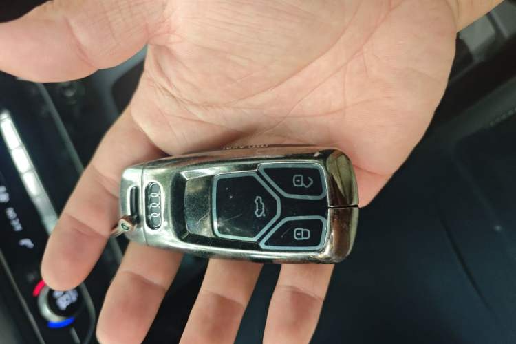 Used Audi Q5L 2023 40T Fashionable and Dynamic Edition Vehicle Key