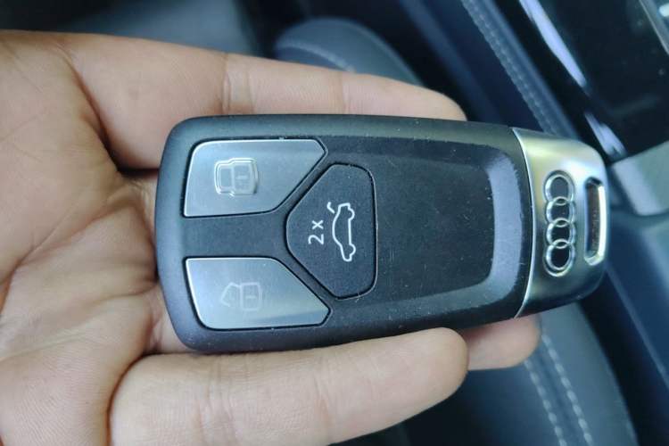 Used Audi Q5L 2023 40T Luxury Dynamic Model Vehicle Key