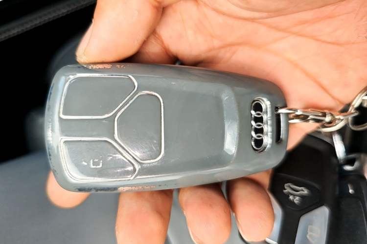 Used Audi Q5L 2023 40T Luxury Dynamic Model Vehicle Key