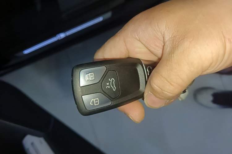 Used Audi Q5L 2023 40T Fashionable and Dynamic Edition Vehicle Key