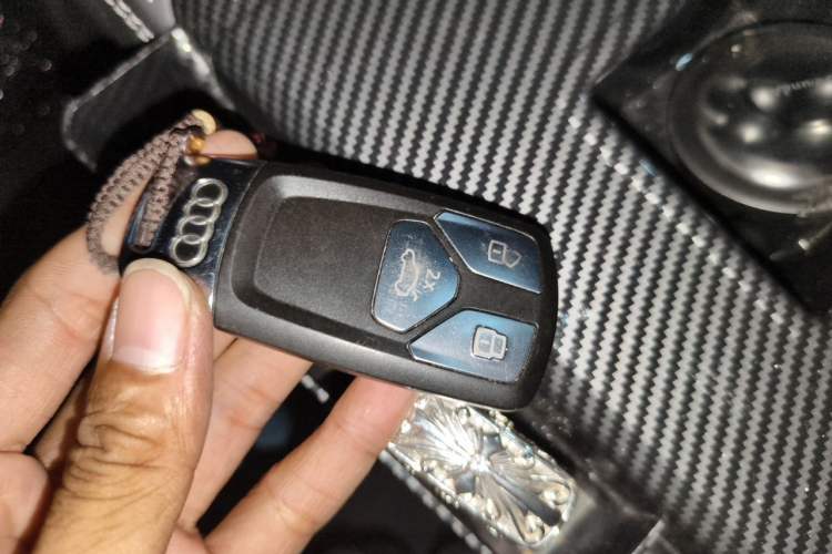 Used Audi Q5L 2023 40T Luxury Dynamic Model Vehicle Key