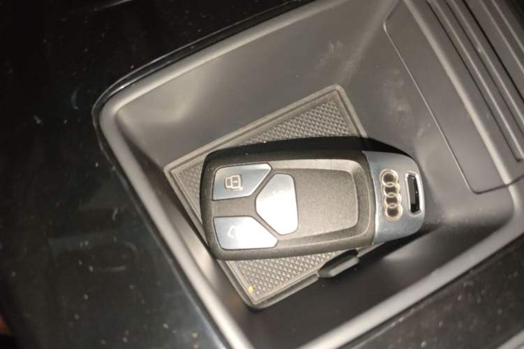 Used Audi Q5L 2023 40T Fashionable and Dynamic Edition Vehicle Key