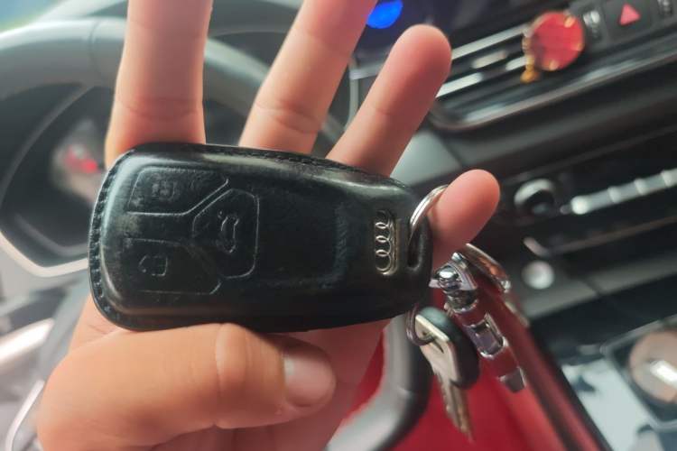 Used Audi Q5L 2023 40T Luxury Dynamic Model Vehicle Key