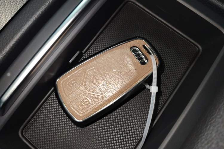 Used Audi Q5L 2023 40T Luxury Dynamic Model Vehicle Key