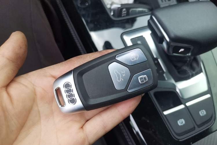 Used Audi Q5L 2023 40T Luxury Dynamic Model Vehicle Key
