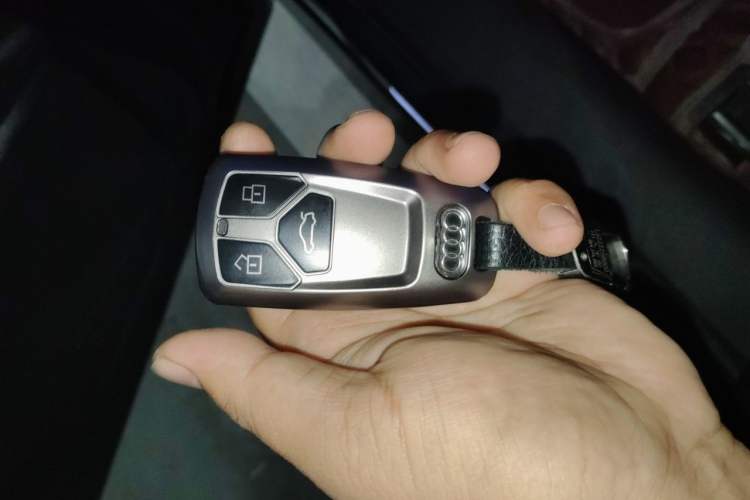 Used Audi Q5L 2023 40T Luxury Dynamic Model Vehicle Key