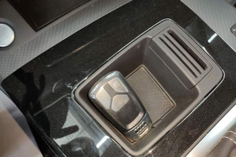 Used Audi Q5L 2023 40T Luxury Dynamic Model Vehicle Key