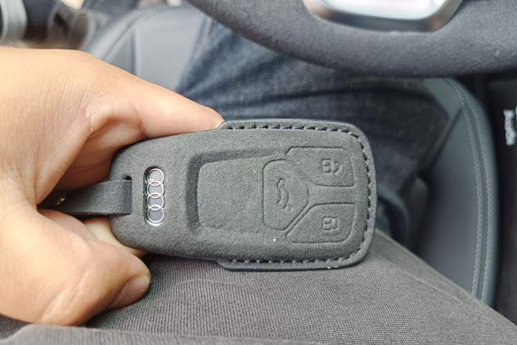 Used Audi Q5L 2023 40T Luxury Elegant Model Vehicle Key
