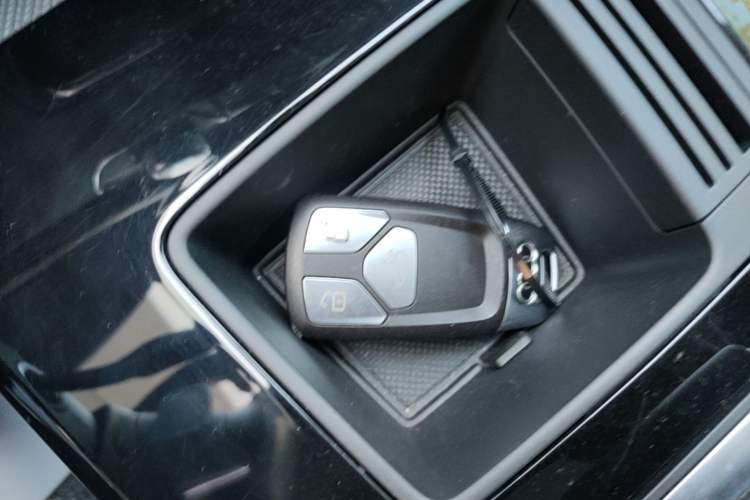 Used Audi Q5L 2023 40T Luxury Dynamic Model Vehicle Key