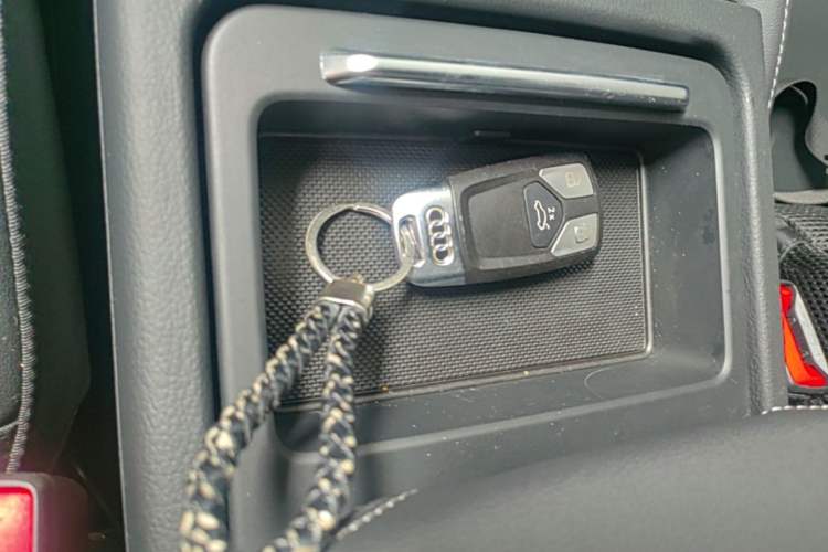 Used Audi Q5L 2023 40T Luxury Dynamic Model Vehicle Key
