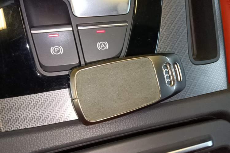 Used Audi Q5L 2023 40T Luxury Dynamic Model Vehicle Key