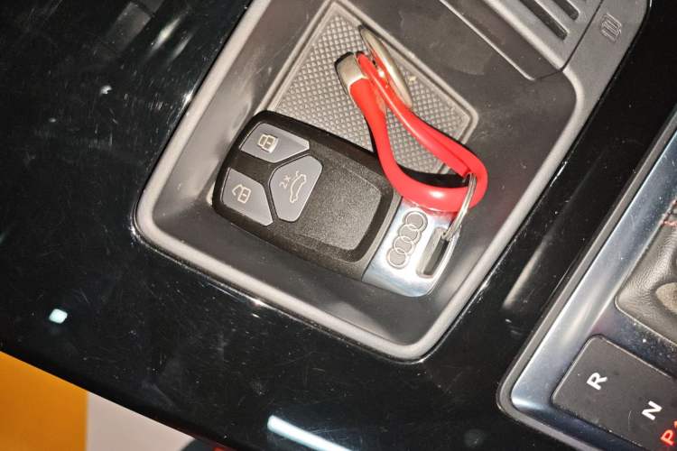Used Audi Q5L 2023 40T Luxury Dynamic Model Vehicle Key