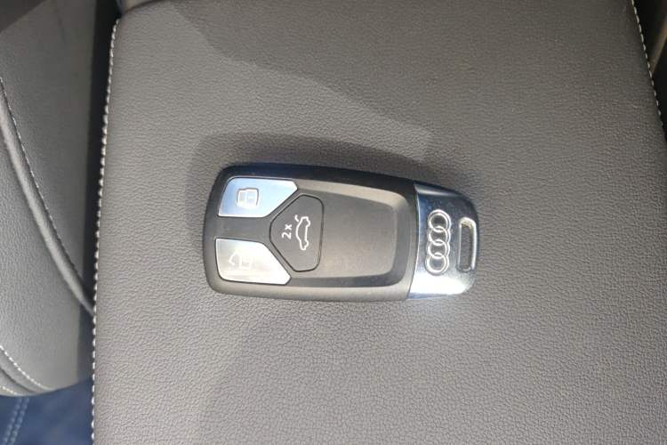 Used Audi Q5L 2023 40T Luxury Dynamic Model Vehicle Key