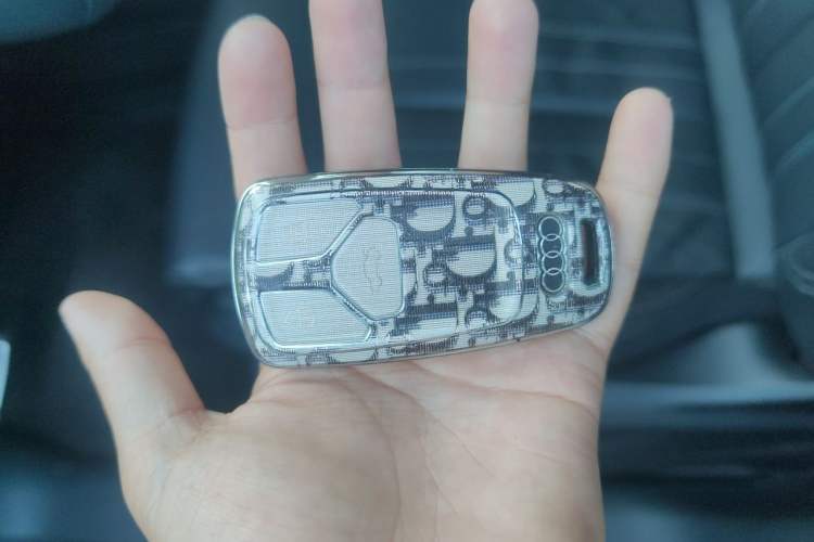 Used Audi Q5L 2023 40T Luxury Dynamic Model Vehicle Key