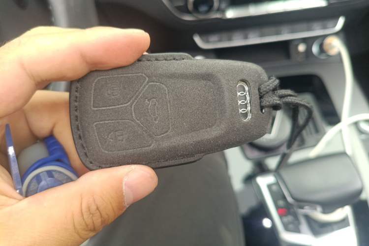 Used Audi Q5L 2023 40T Luxury Dynamic Model Vehicle Key