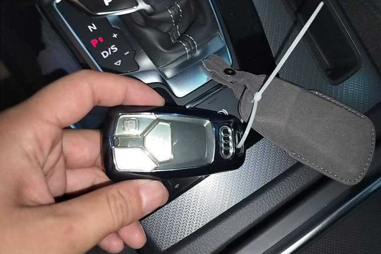 Used Audi Q5L 2023 40T Luxury Dynamic Model Vehicle Key