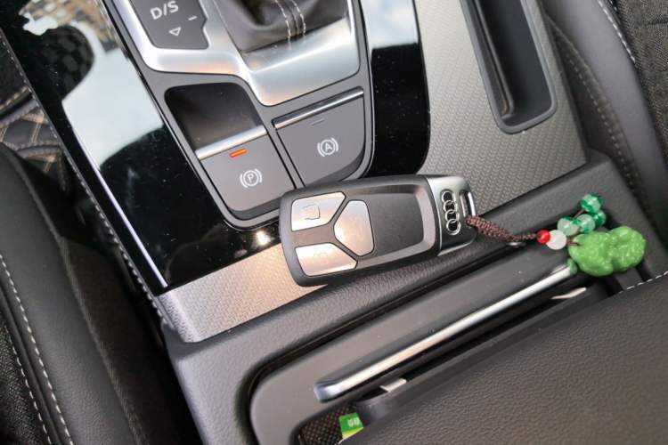 Used Audi Q5L 2023 40T Luxury Dynamic Model Vehicle Key