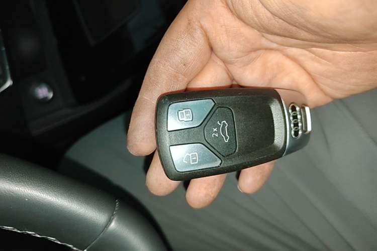 Used Audi Q5L 2023 40T Luxury Dynamic Model Vehicle Key