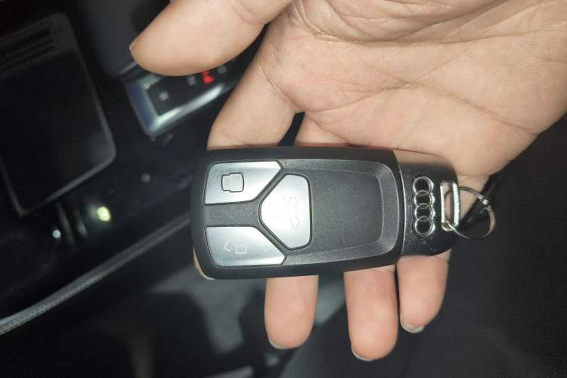 Used Audi Q5L 2023 40T Luxury Dynamic Model Vehicle Key