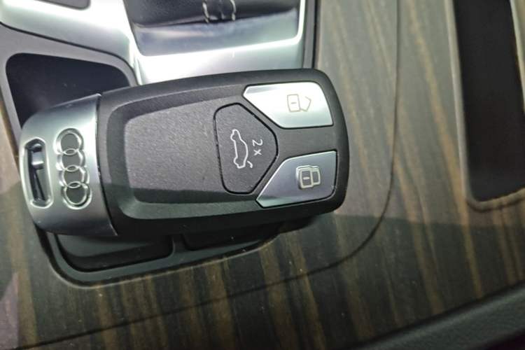 Used Audi Q5L 2023 40T Luxury Dynamic Model Vehicle Key