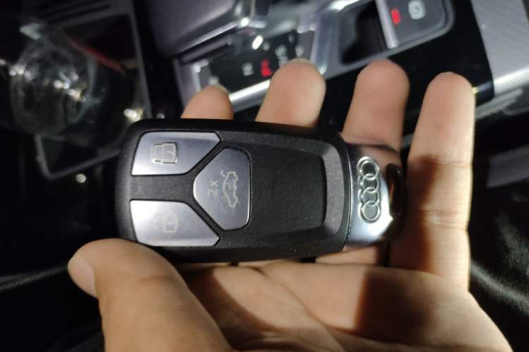 Used Audi Q5L 2023 40T Luxury Dynamic Model Vehicle Key