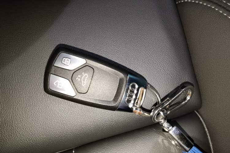 Used Audi Q5L 2023 40T Luxury Dynamic Model Vehicle Key
