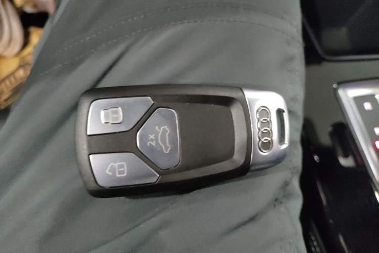 Used Audi Q5L 2023 40T Luxury Dynamic Model Vehicle Key