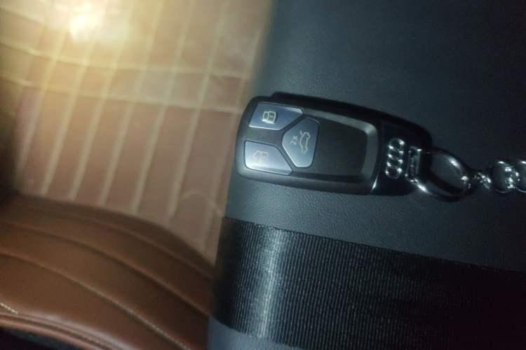 Used Audi Q5L 2023 40T Luxury Dynamic Model Vehicle Key