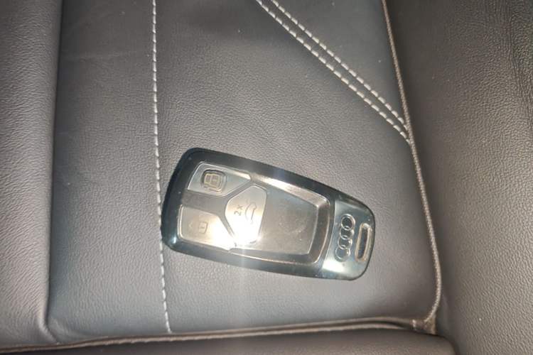 Used Audi Q5L 2023 40T Luxury Dynamic Model Vehicle Key