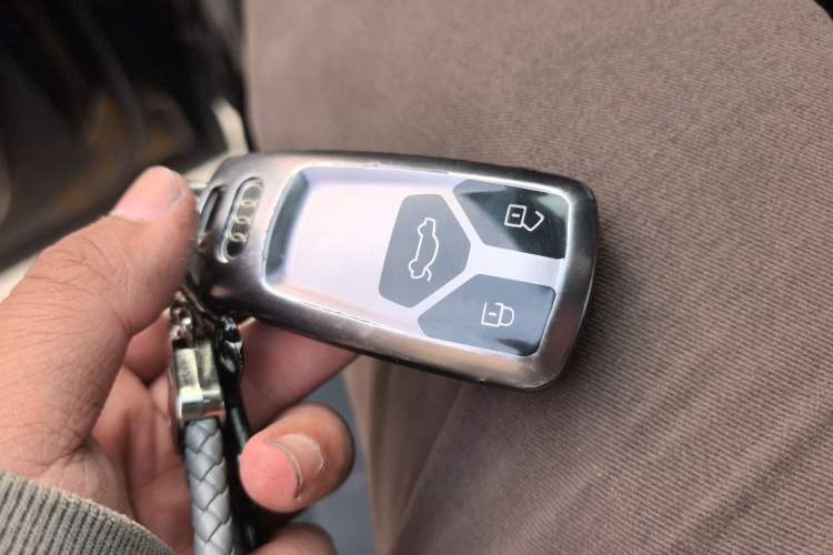 Used Audi Q5L 2023 40T Luxury Dynamic Model Vehicle Key