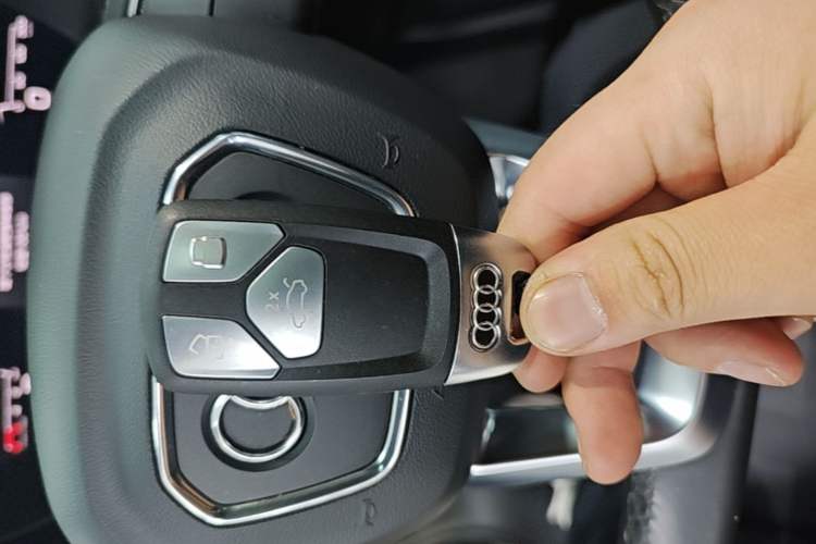 Used Audi Q5L 2023 40T Luxury Dynamic Model Vehicle Key