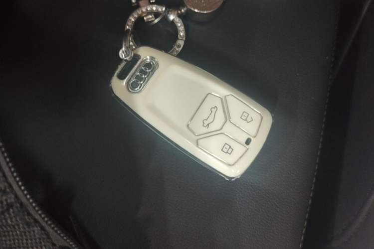 Used Audi Q5L 2023 40T Luxury Dynamic Model Vehicle Key