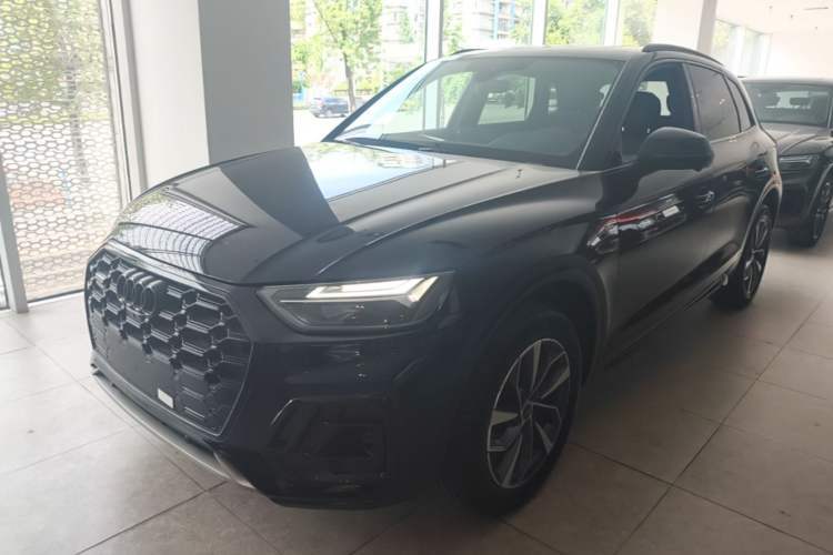 Used Audi Q5L 2023 40T Luxury Dynamic Model Guazi used car, China used car export, Used car for sale, Used cars, Cheapest cars for sale