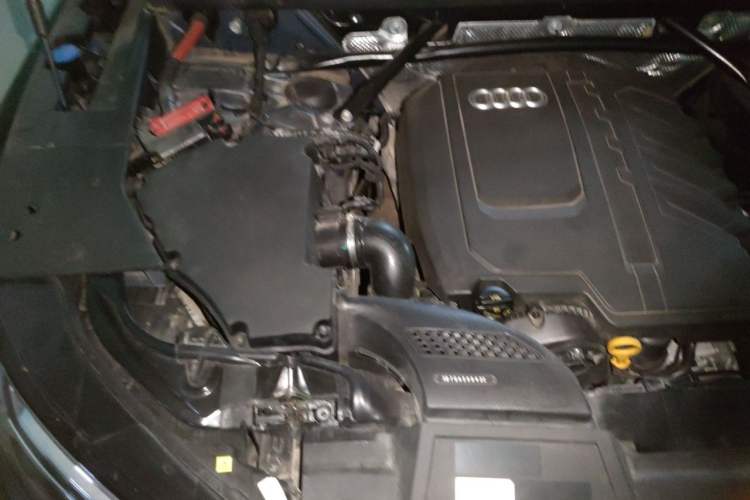 Used Audi Q5L 2023 40T Fashionable and Elegant Version Engine Bay Right