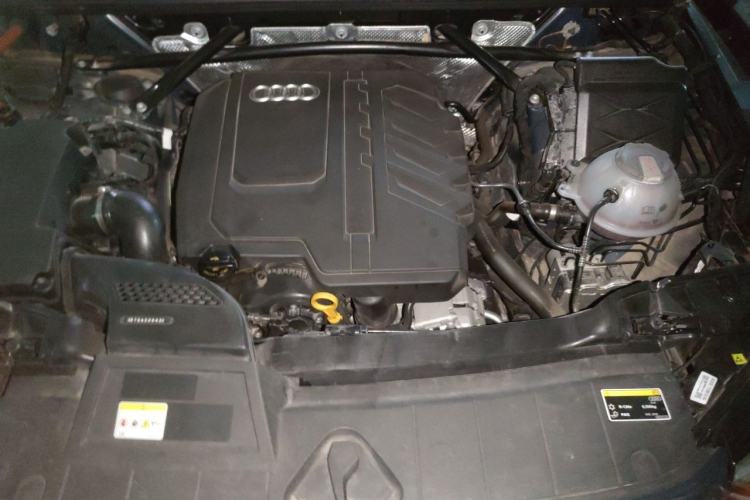 Used Audi Q5L 2023 40T Fashionable and Elegant Version Engine Bay