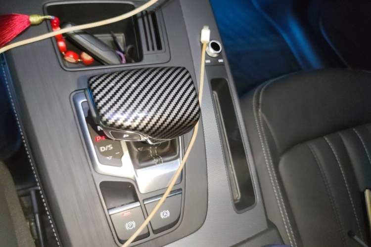 Used Audi Q5L 2023 40T Fashionable and Elegant Version Gear Lever