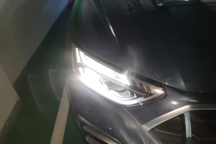 Used Audi Q5L 2023 40T Fashionable and Elegant Version Right Front Headlight