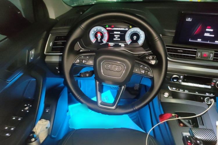 Used Audi Q5L 2023 40T Fashionable and Elegant Version Steering Wheel