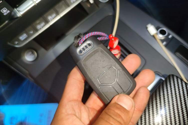 Used Audi Q5L 2023 40T Fashionable and Elegant Version Vehicle Key