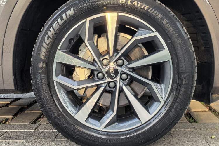 Used Audi Q5L 2023 40T Luxury Dynamic Model Exterior 6