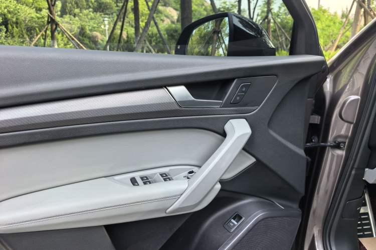 Used Audi Q5L 2023 40T Luxury Dynamic Model Interior 2