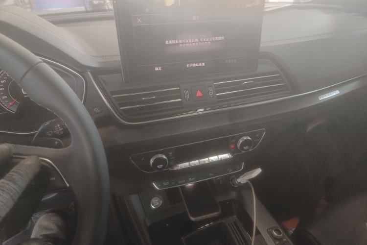 Used Audi Q5L 2023 40T Luxury Dynamic Model Audio And AC Panel