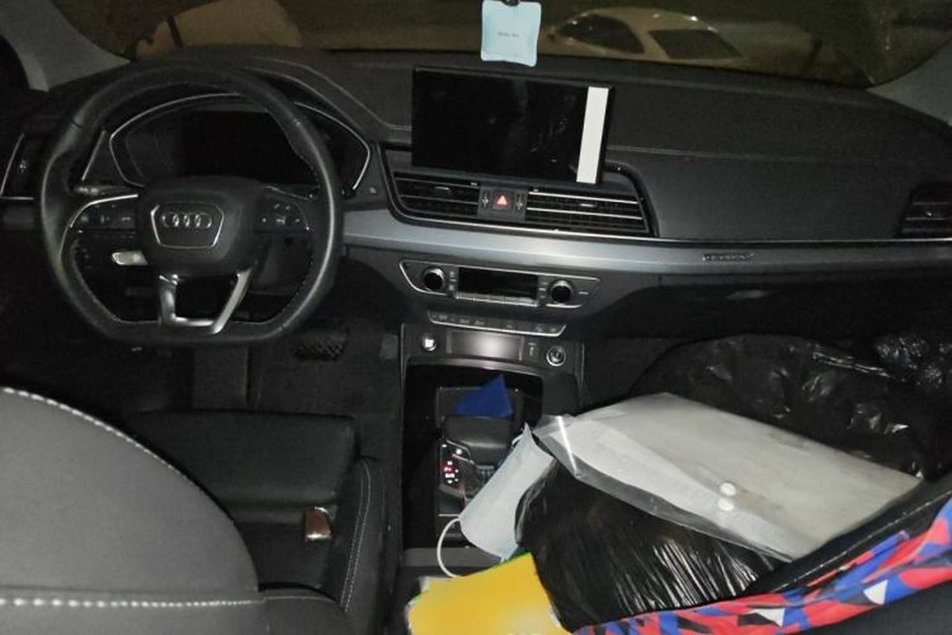 Used Audi Q5L 2023 40T Fashionable and Elegant Version Center Console